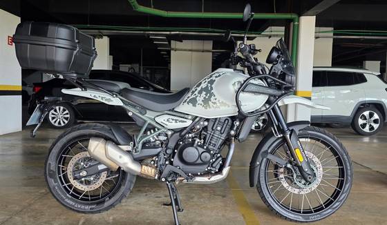 ROYAL ENFIELD HIMALAYAN 450 KAMET WHITE ROYAL ENFIELD HIMALAYAN 450 KAMET WHITE